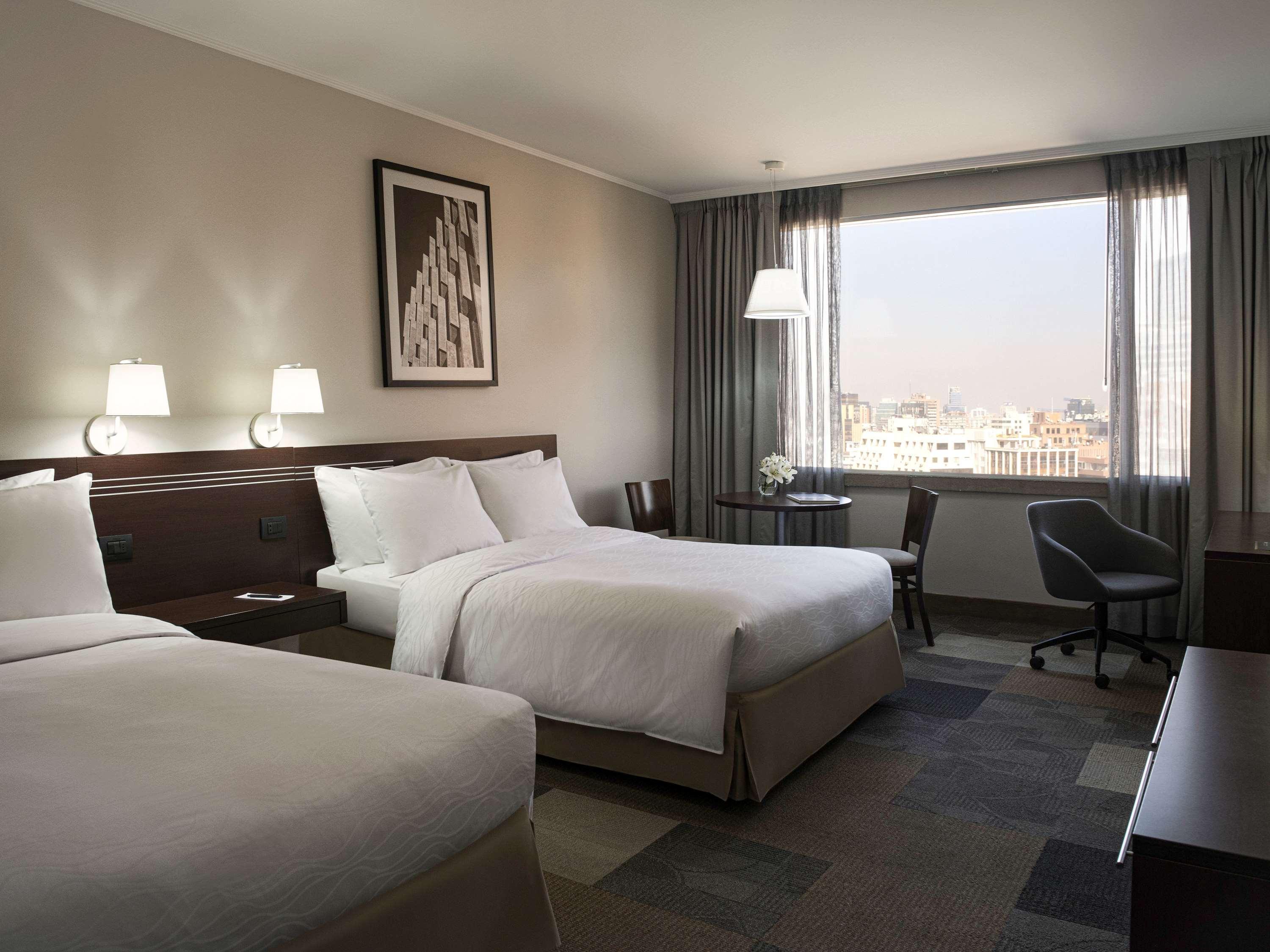Готель Pullman Santiago El Bosque Екстер'єр фото A guest room at the Hilton San Francisco