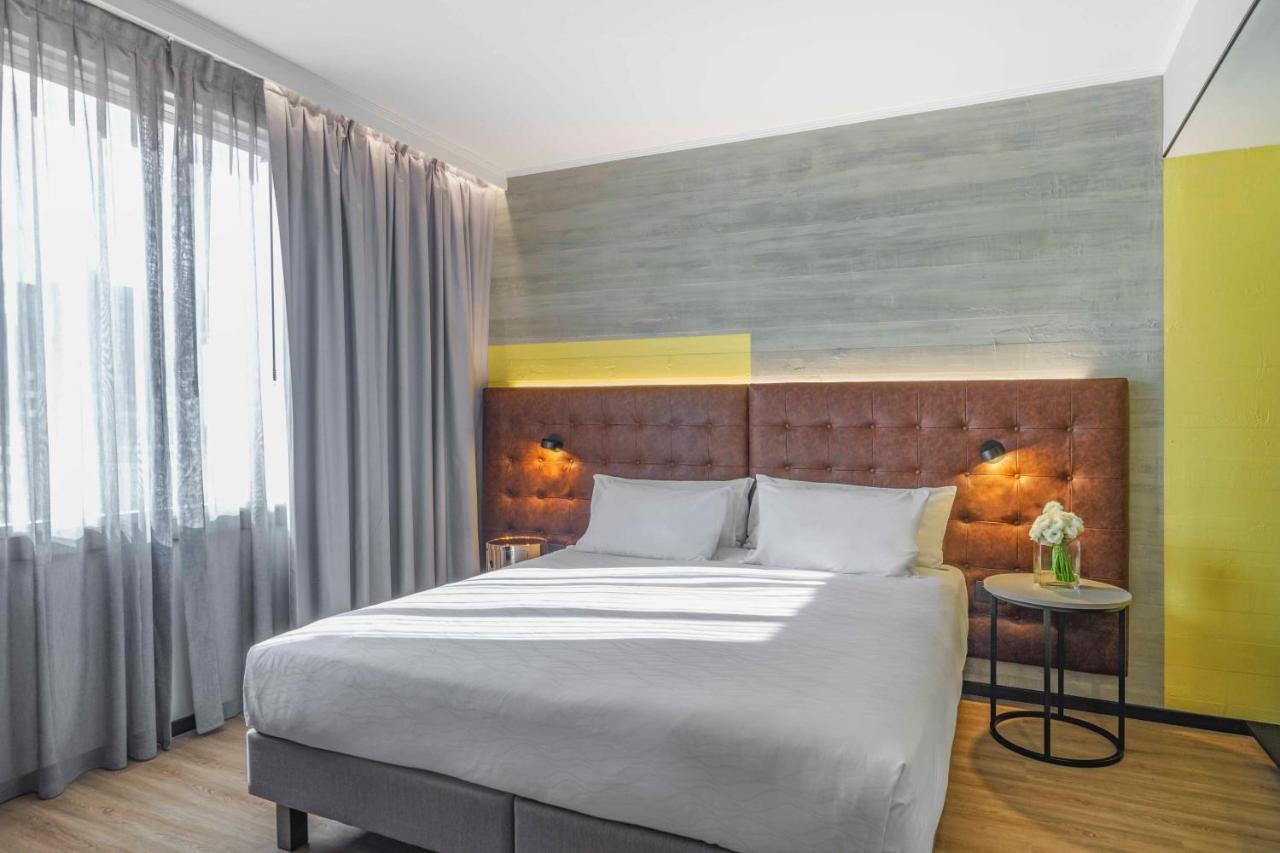 Готель Pullman Santiago El Bosque Екстер'єр фото A room at the hotel
