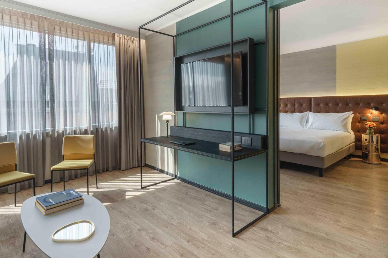 Готель Pullman Santiago El Bosque Екстер'єр фото A room at the hotel