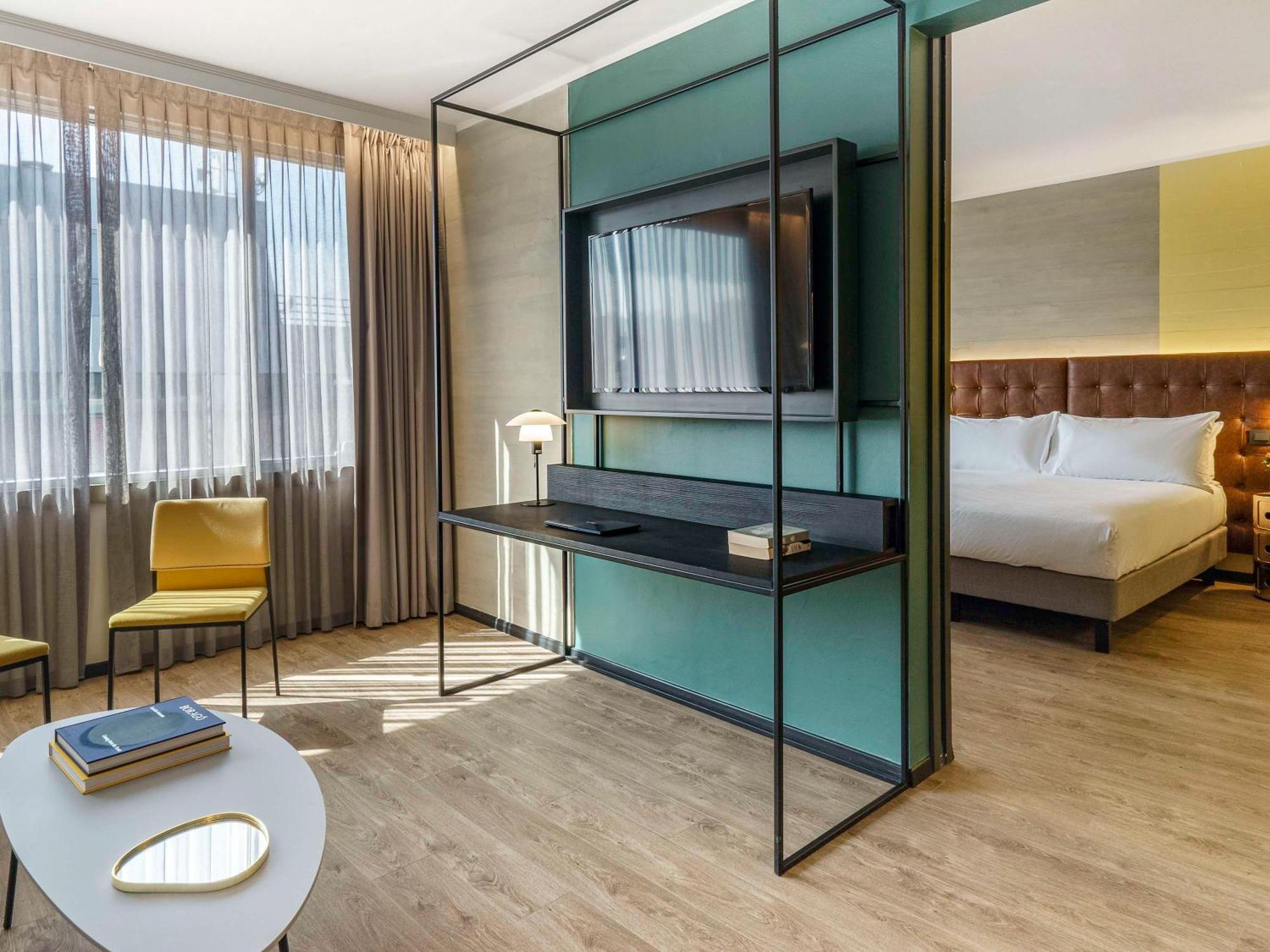 Готель Pullman Santiago El Bosque Екстер'єр фото A room at the hotel