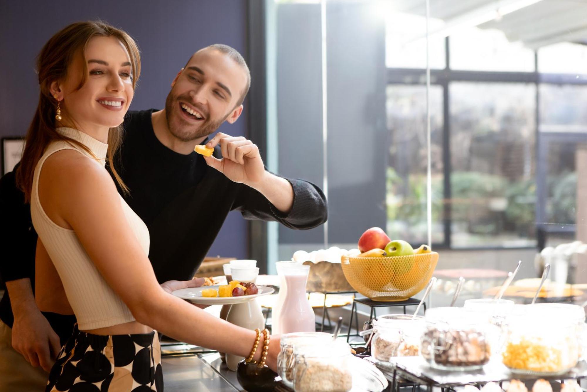 Готель Pullman Santiago El Bosque Екстер'єр фото Chef and his wife